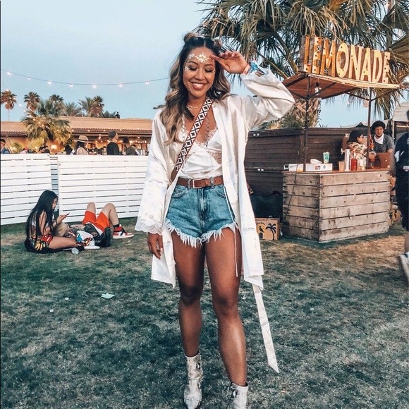 FESTIVAL MYSTERY BOX - Picture 2 of 14